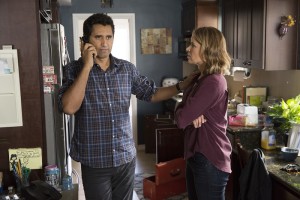 FTWD1 Cliff Curtis as Travis and Kim Dickens as Madison - Fear the Walking Dead _ Season 1, Episode 1 - Photo Credit: Justin Lubin/AMC