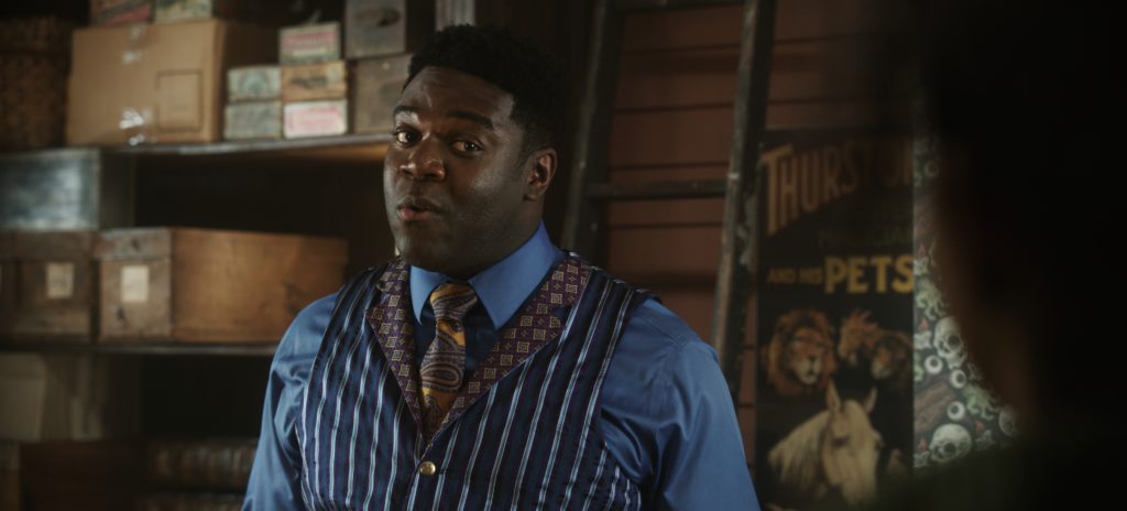 HOCUS POCUS 2 Sam Richardson as Gilbert in Disney's live-action HOCUS POCUS 2, exclusively on Disney+. Photo courtesy of Disney Enterprises, Inc. © 2022 Disney Enterprises, Inc. All Rights Reserved.